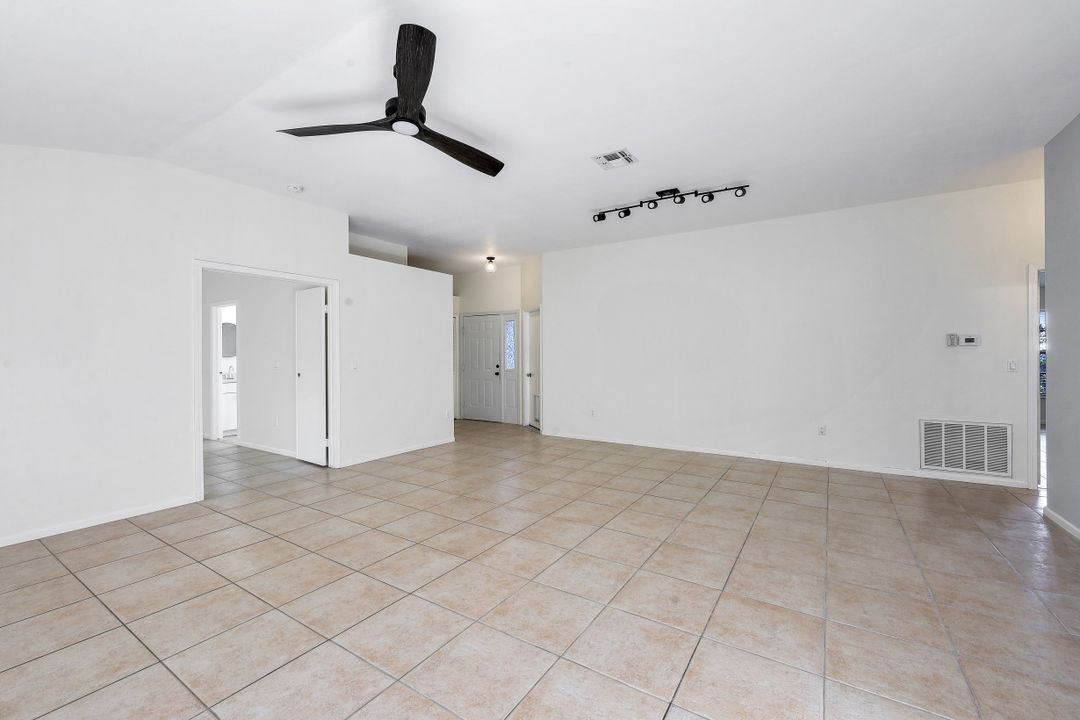 3658 Kent Dr, Naples, FL 34112