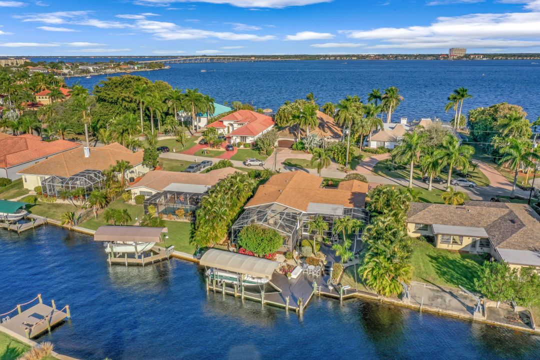 5230 Nautilus Dr, Cape Coral, FL 33904