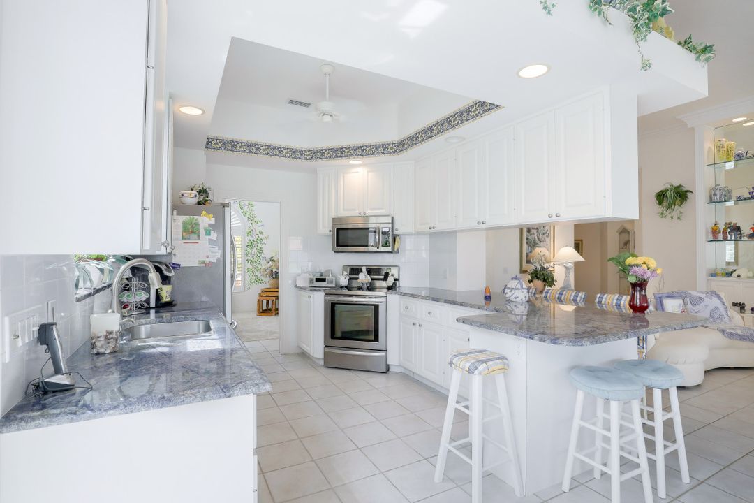 4000 Isla Ciudad Ct, Naples, FL 34109