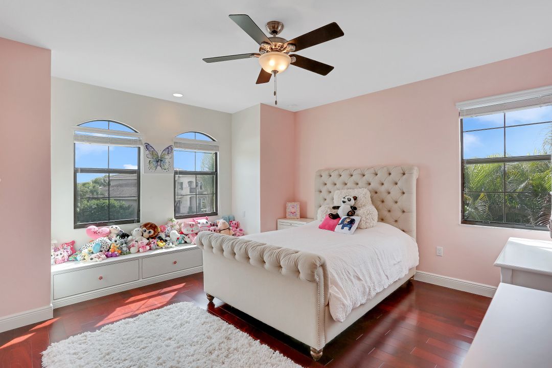 2934 Cinnamon Bay Cir, Naples, FL 34119