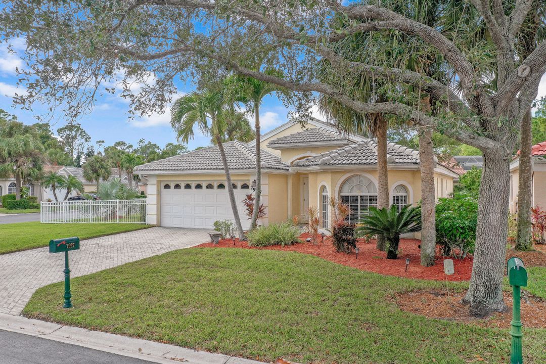 7927 Wexford Dr, Naples, FL 34104