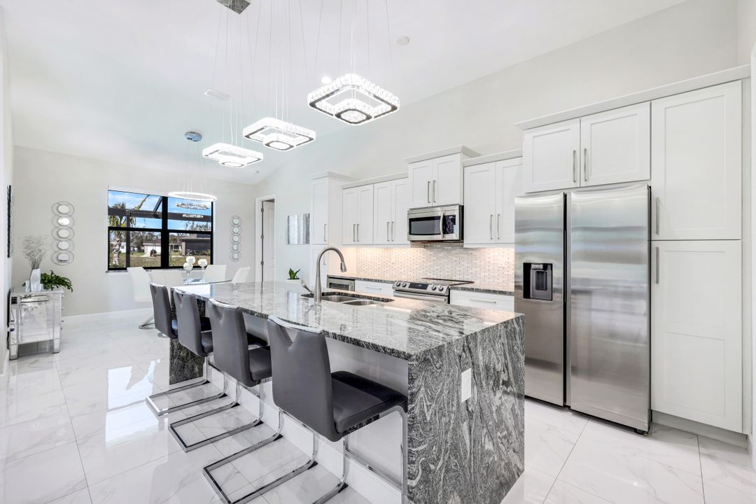 1833 SW 11th Terrace, Cape Coral, FL 33991