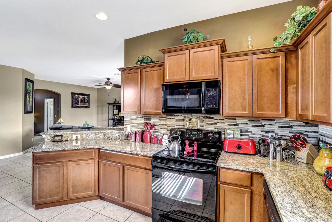 3216 SW 11th Ave, Cape Coral, FL 33914