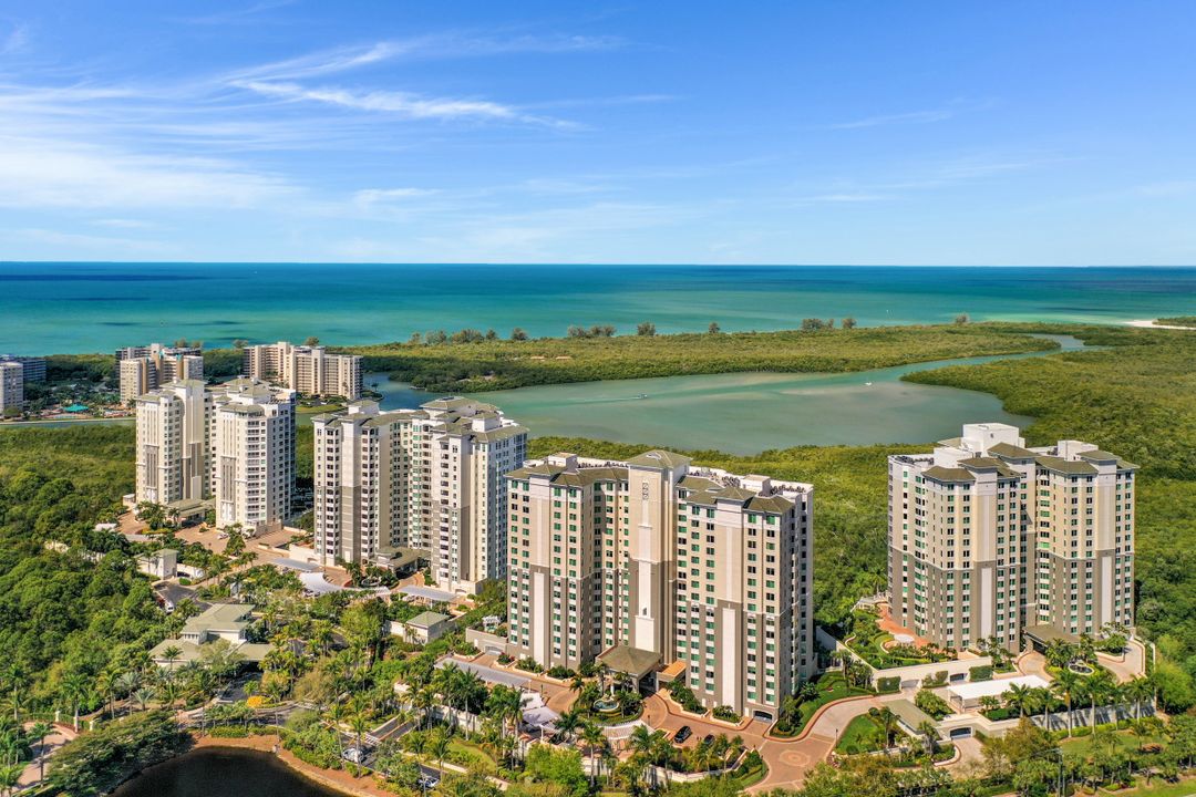 295 Grande Way #905, Naples, FL 34110