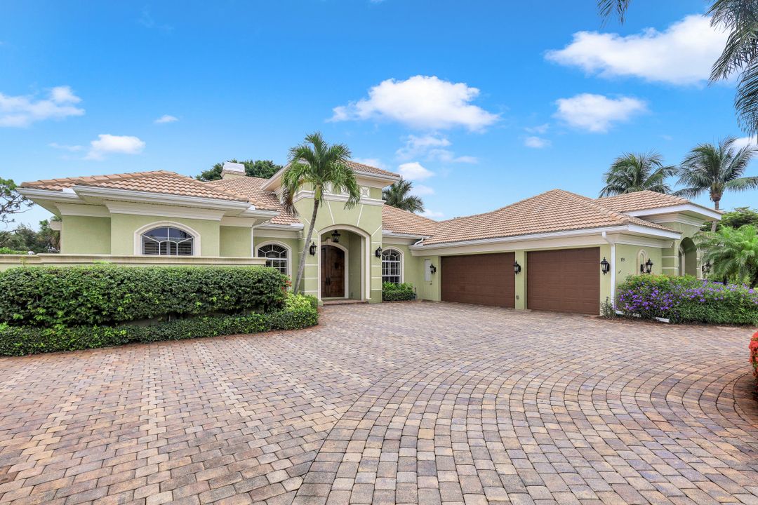 795 Brentwood Point, Naples, FL 34110