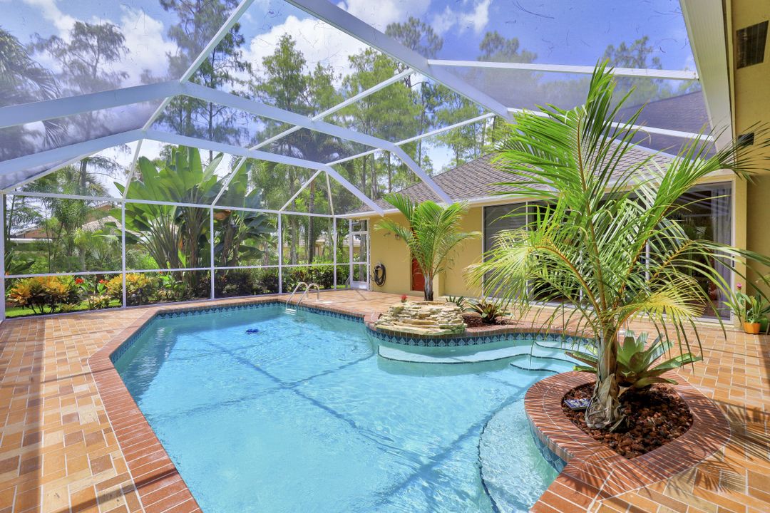 940 Oakes Blvd, Naples, FL 34119