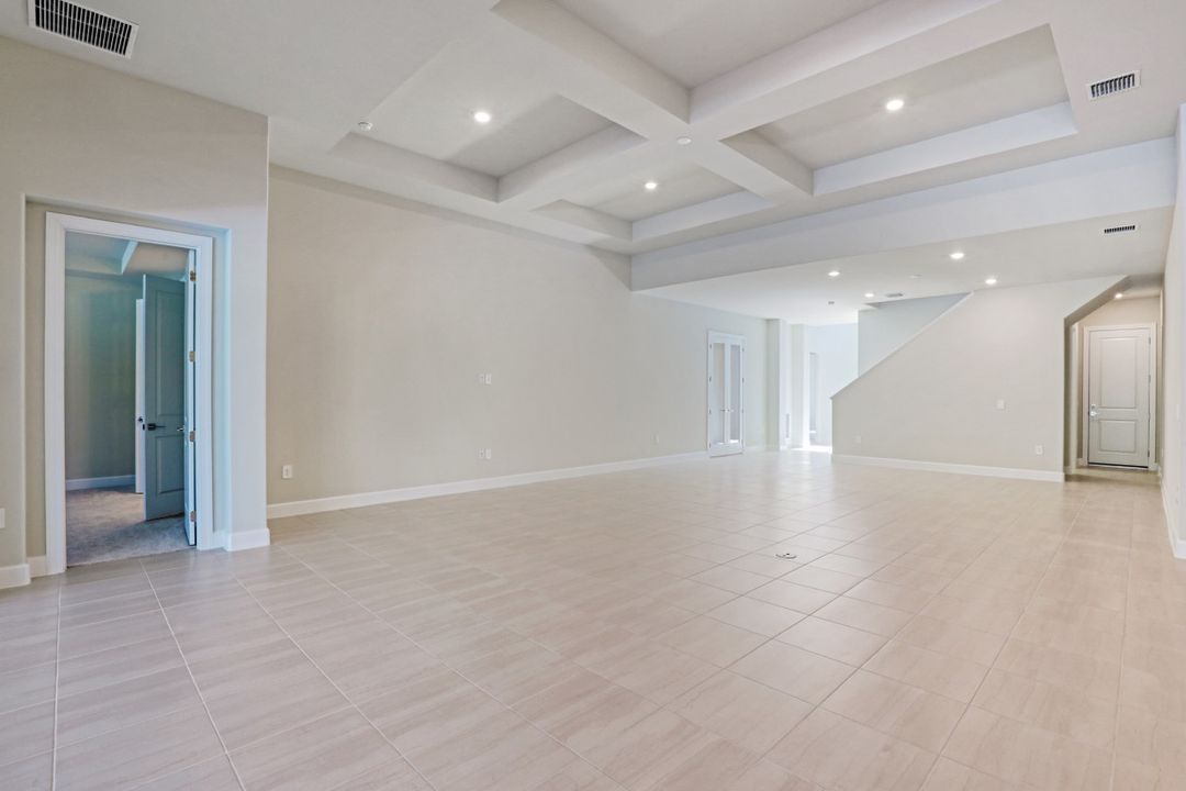 9547 Curlew Dr, Naples, FL 34120