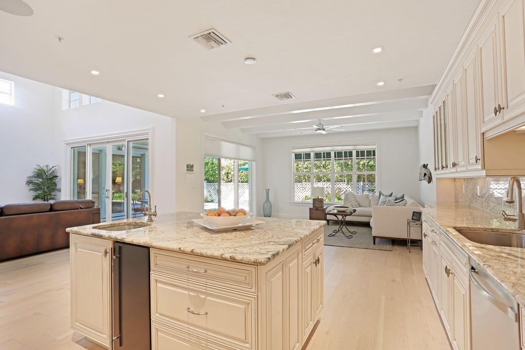 3725 Rachel Ln, Naples, FL 34103