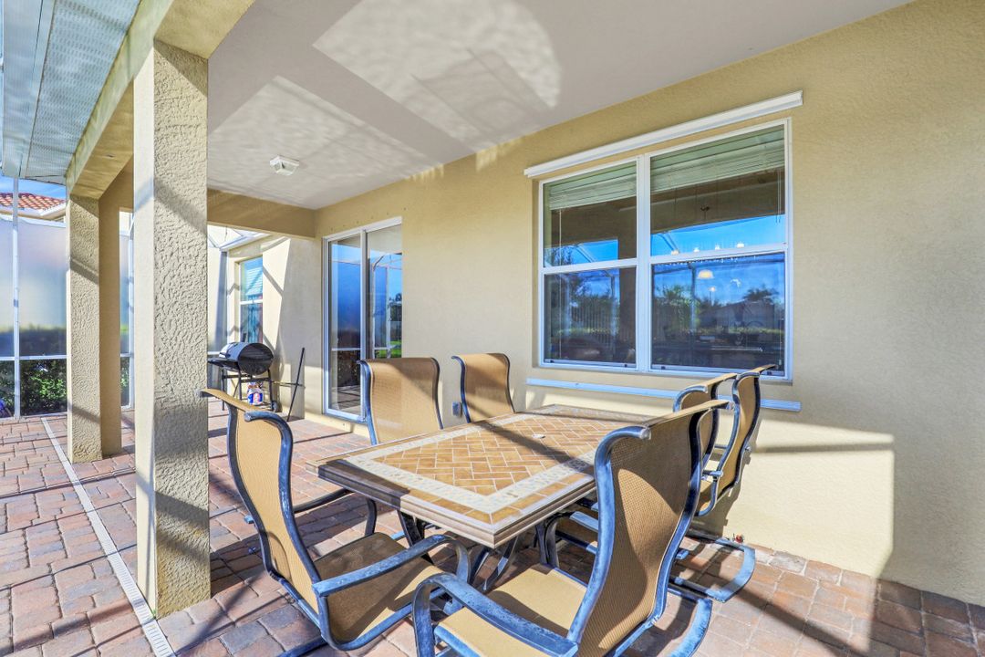 14832 Canton Ct, Naples, FL 34114