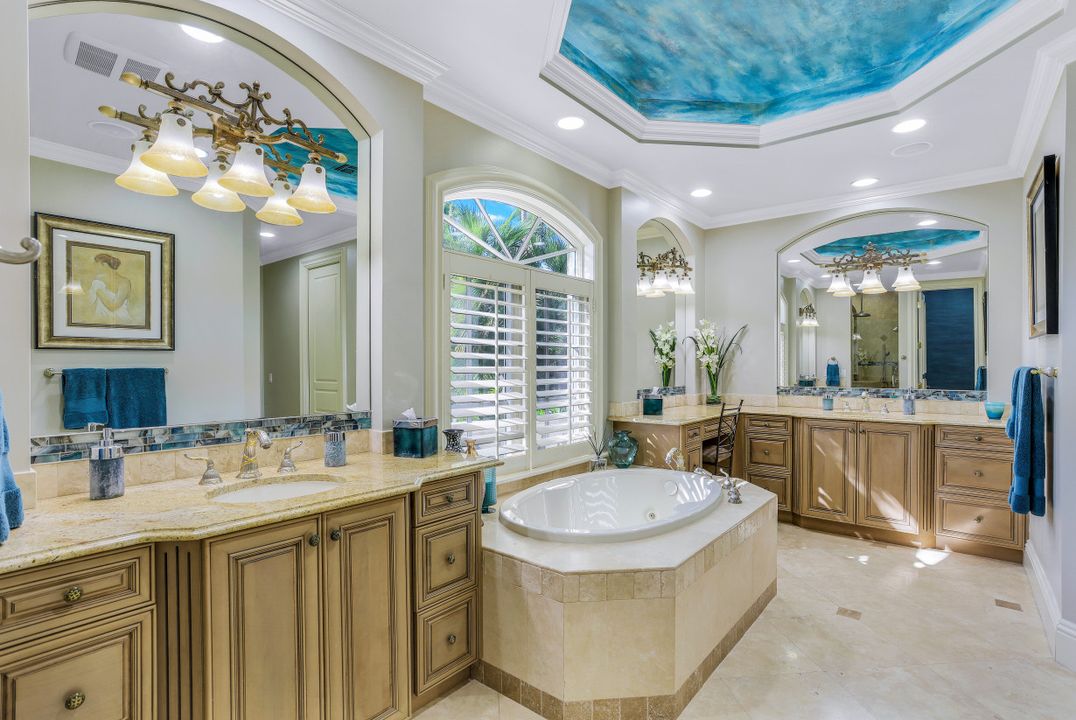 33 3rd St S, Naples, FL 34102