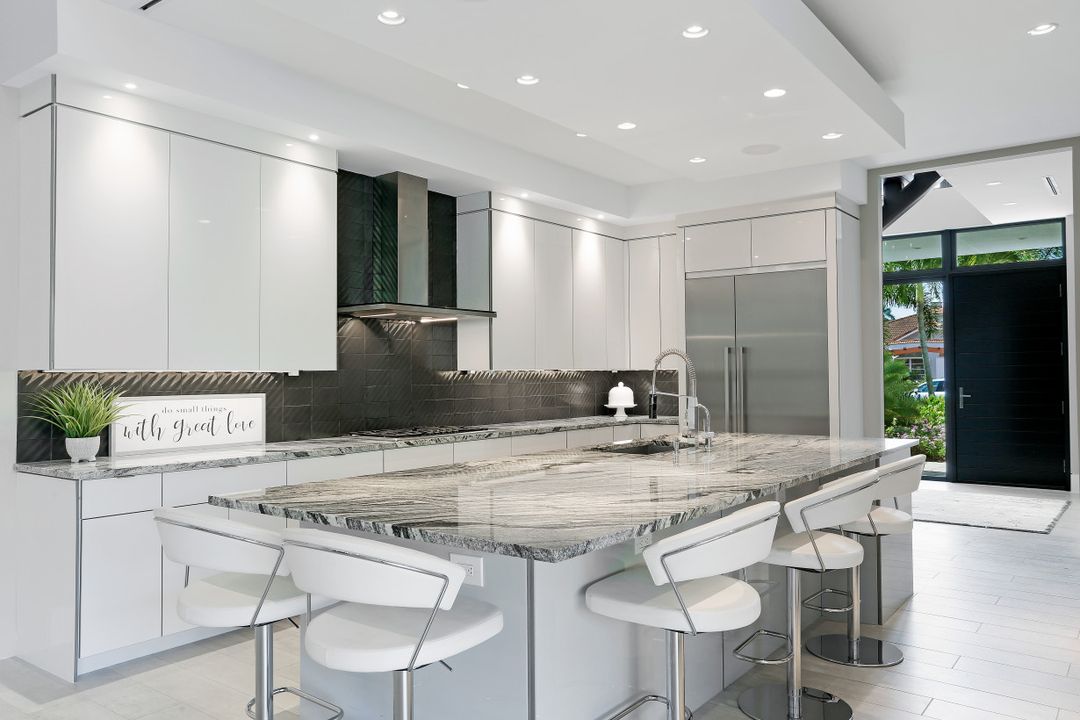 625 Fairway Terrace, Naples, FL 34103