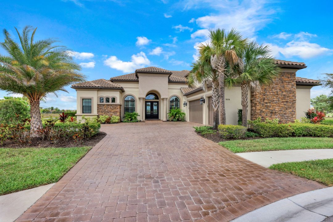 9004 Sorreno Ct, Naples, FL 34119