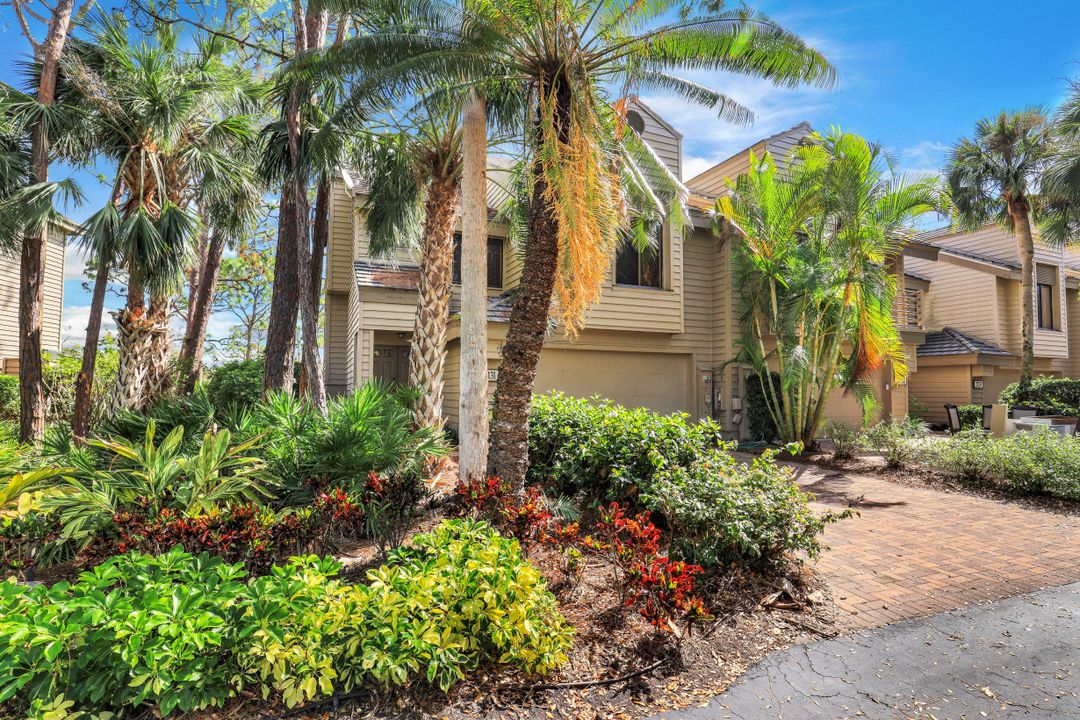 27131 Oakwood Lake Dr, Bonita Springs, FL 34134