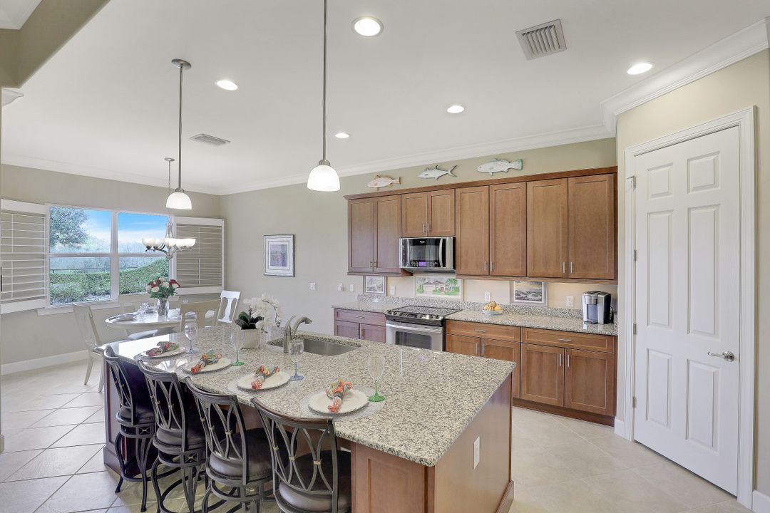 9319 Fieldstone Ln, Naples, FL 34120