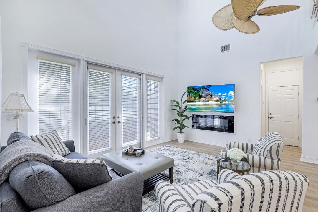 160 3rd St N, Naples, FL 34102