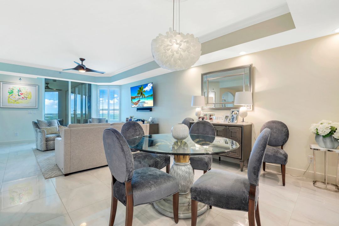 285 Grande Way #1204, Naples, FL 34110