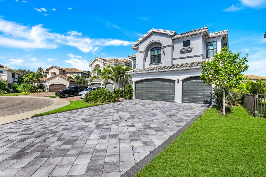 4037 Nova Ln, Naples, FL 34119