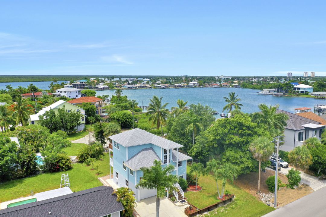 39 W Pelican St, Naples, FL 34113