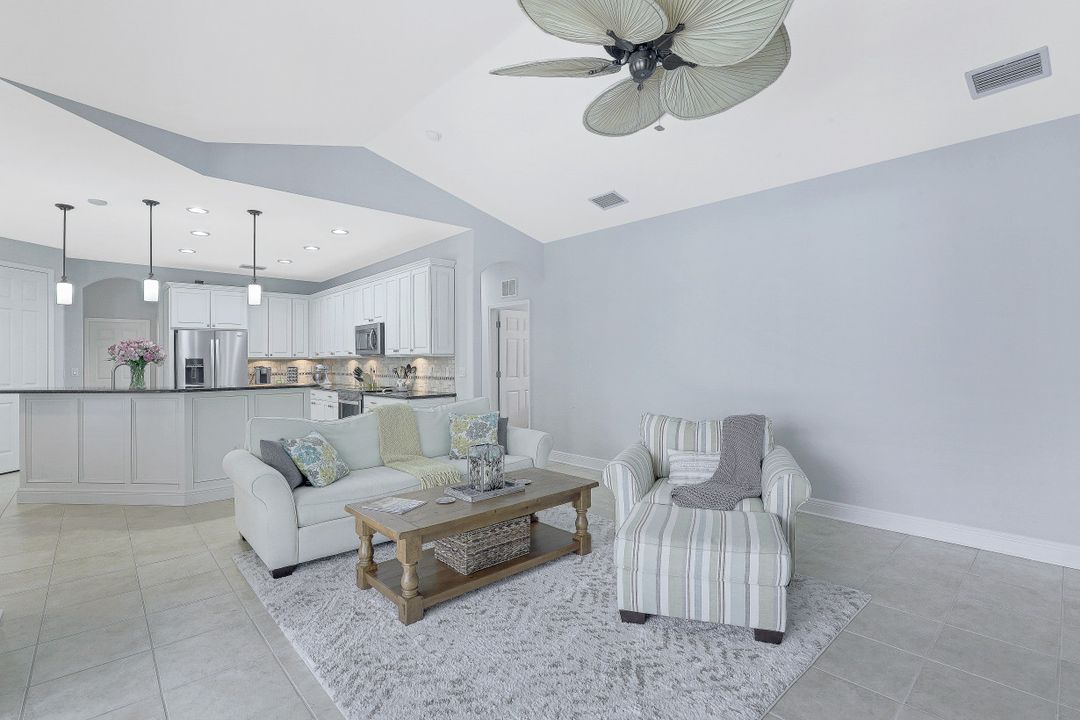 10621 Sir Michaels Pl Dr, Bonita Springs, FL 34135