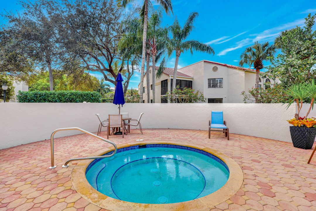 6535 Valen Way #E-203, Naples, FL 34108