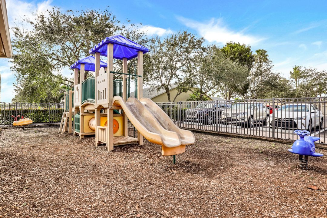 8388 Ibis Cove Cir, Naples, FL 34119