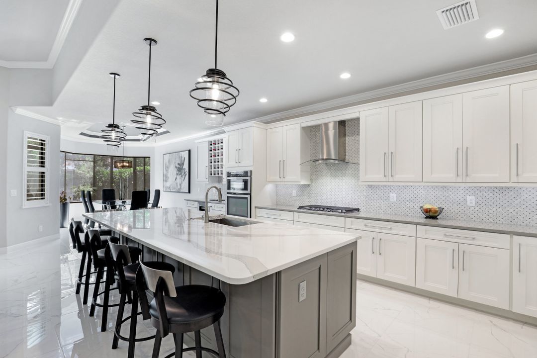 10086 Palazzo Dr, Naples, FL 34119