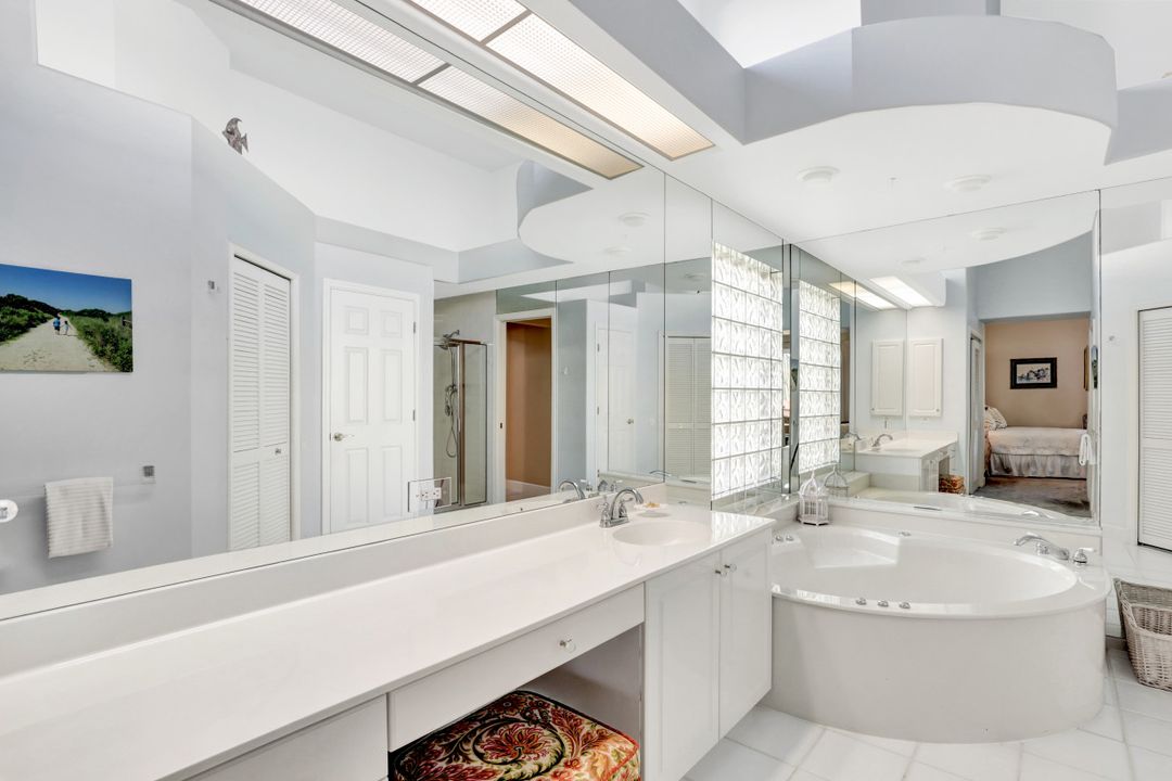 242 Edgemere Way E, Naples, FL 34105