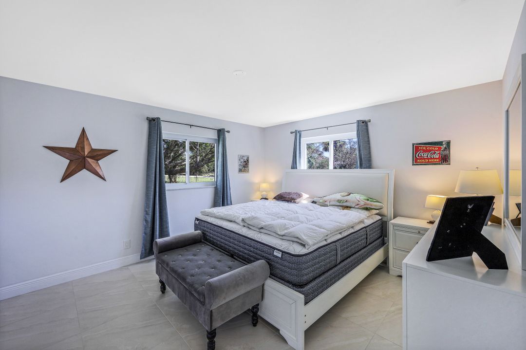 5322 Myrtle Ln, Naples, FL 34113