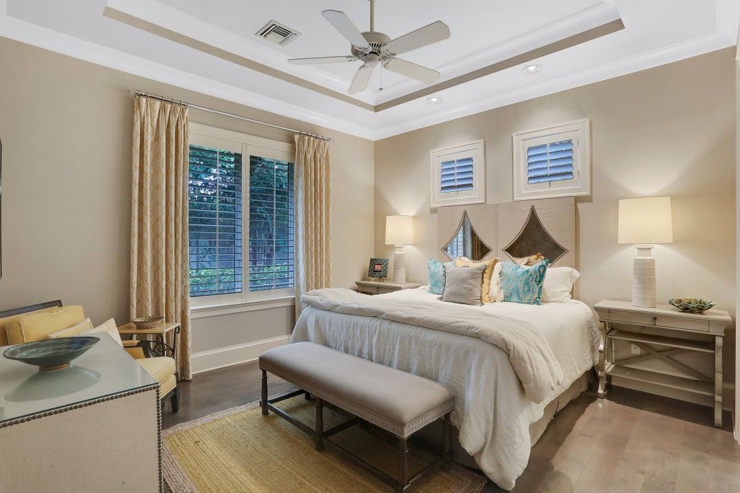 2086 Torino Way, Naples, FL 34105