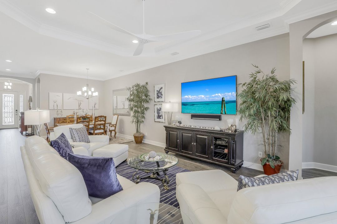 8669 Dilillo Ct, Naples, FL 34119