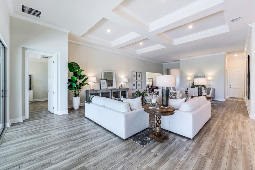 9528 Curlew Dr, Naples, FL 34120