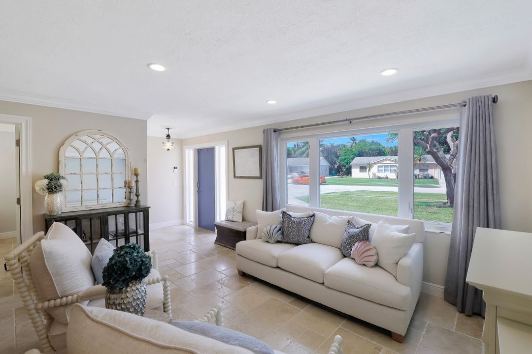 2824 Poinciana St, Naples, FL 34105