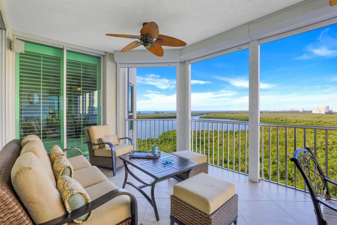 295 Grande Way #905, Naples, FL 34110