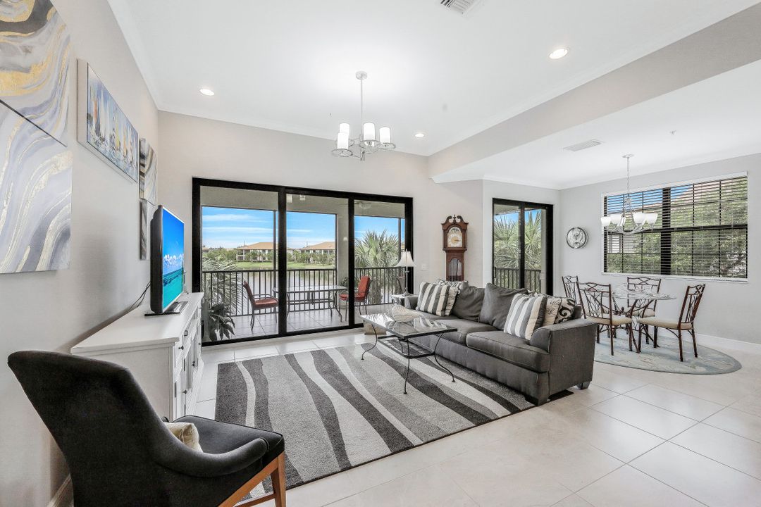 2137 Frangipani Cir #3 - 202, Naples, FL 34120