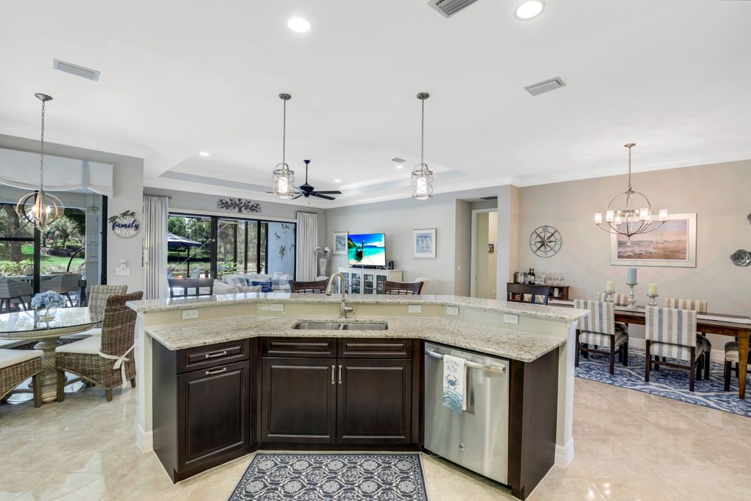 3646 Santaren Ct, Naples, FL 34119