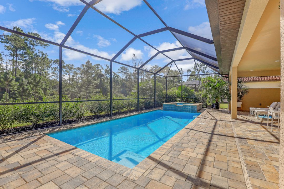 1527 Mockingbird Dr, Naples, FL 34120