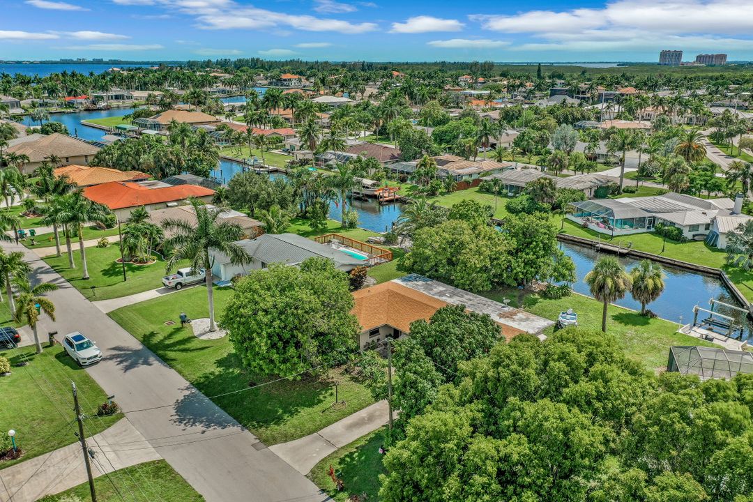 5310 Bayview Ct, Cape Coral, FL 33904