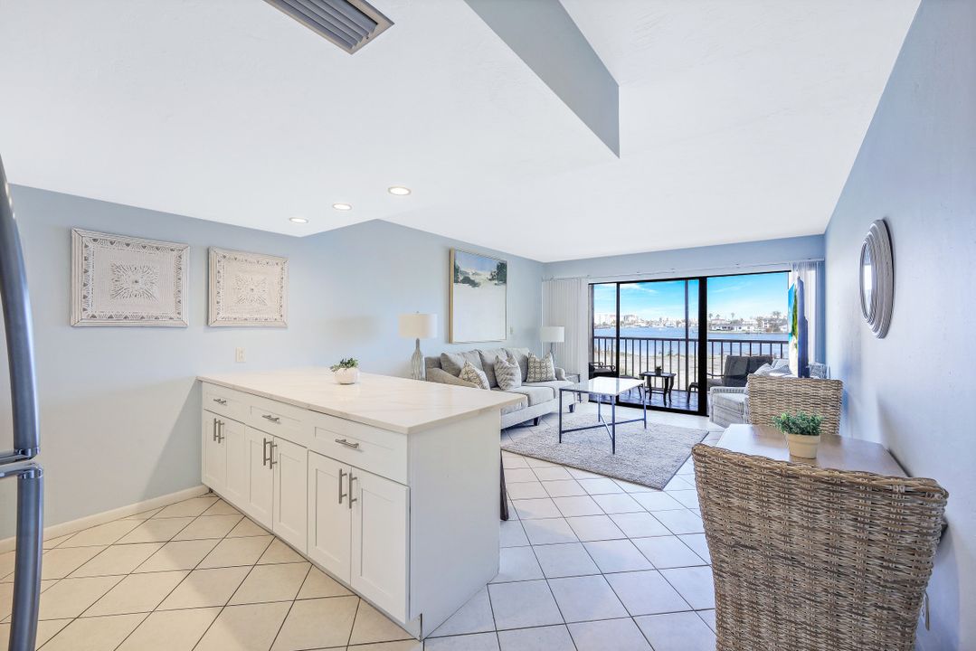 260 Southbay Dr #104, Naples, FL 34108