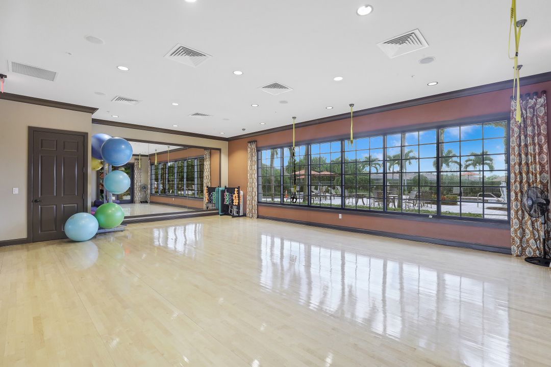 8199 Lucello Terrace N, Naples, FL 34114