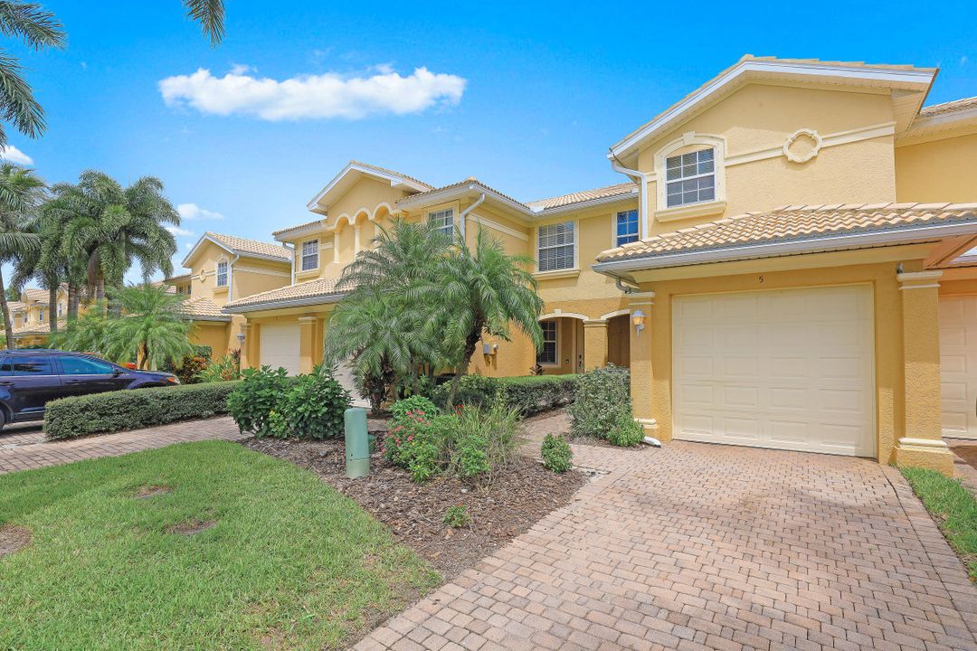 9723 Heatherstone Lake Ct, Estero, FL 33928