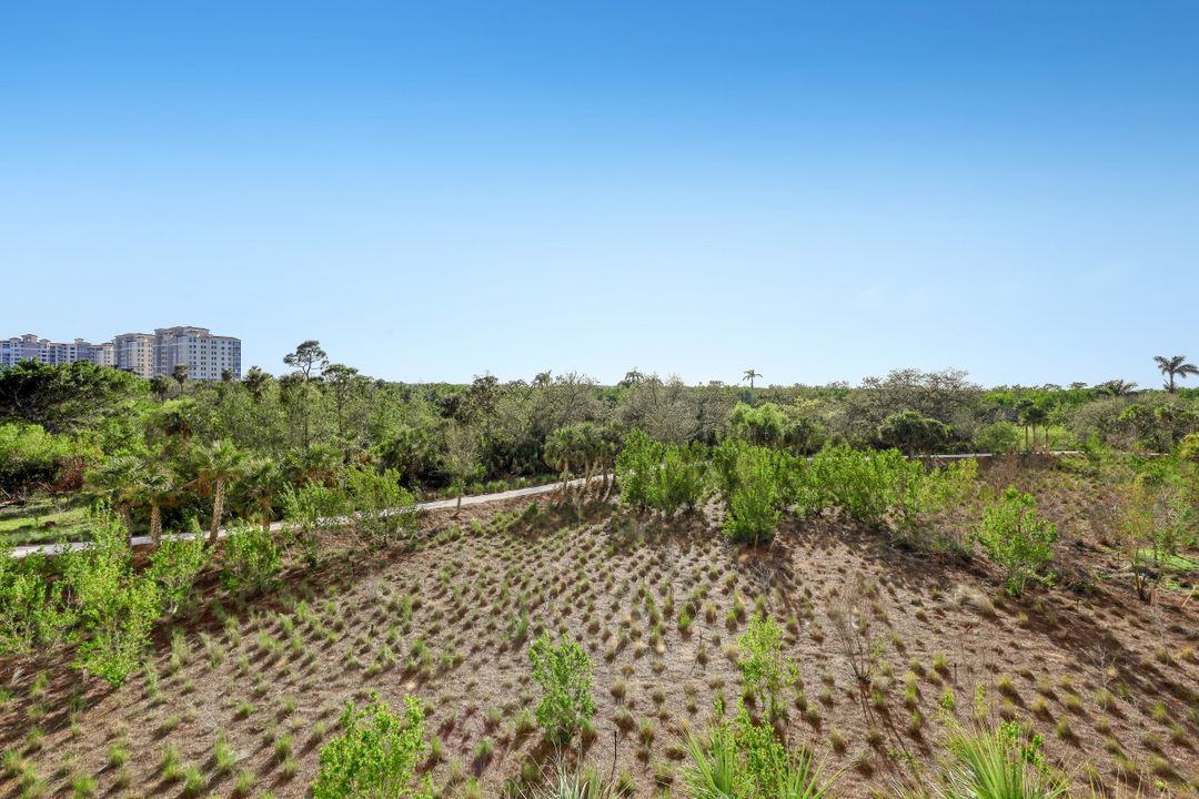 13915 Old Coast Rd #305, Naples, FL 34110