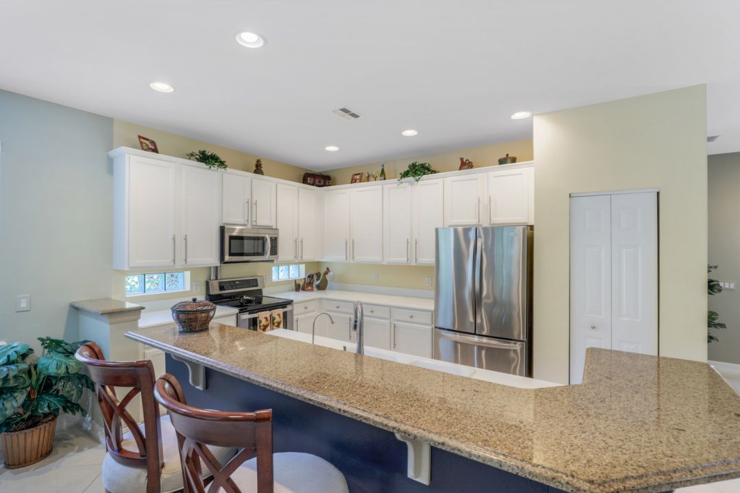 1916 Tarpon Bay Dr N, Naples, FL 34119