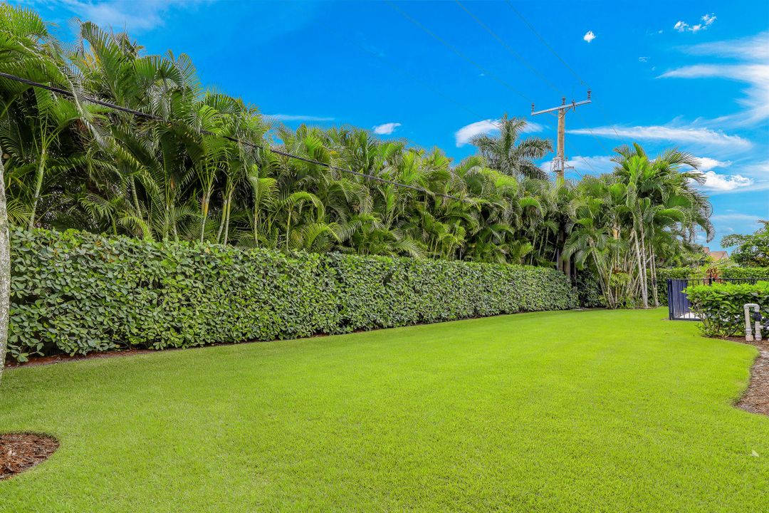 1824 Alamanda Dr, Naples, FL 34102