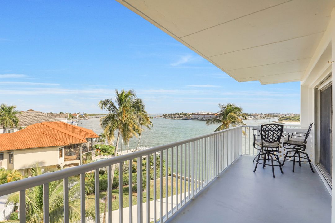 60 W Pelican St #504, Naples, FL 34113