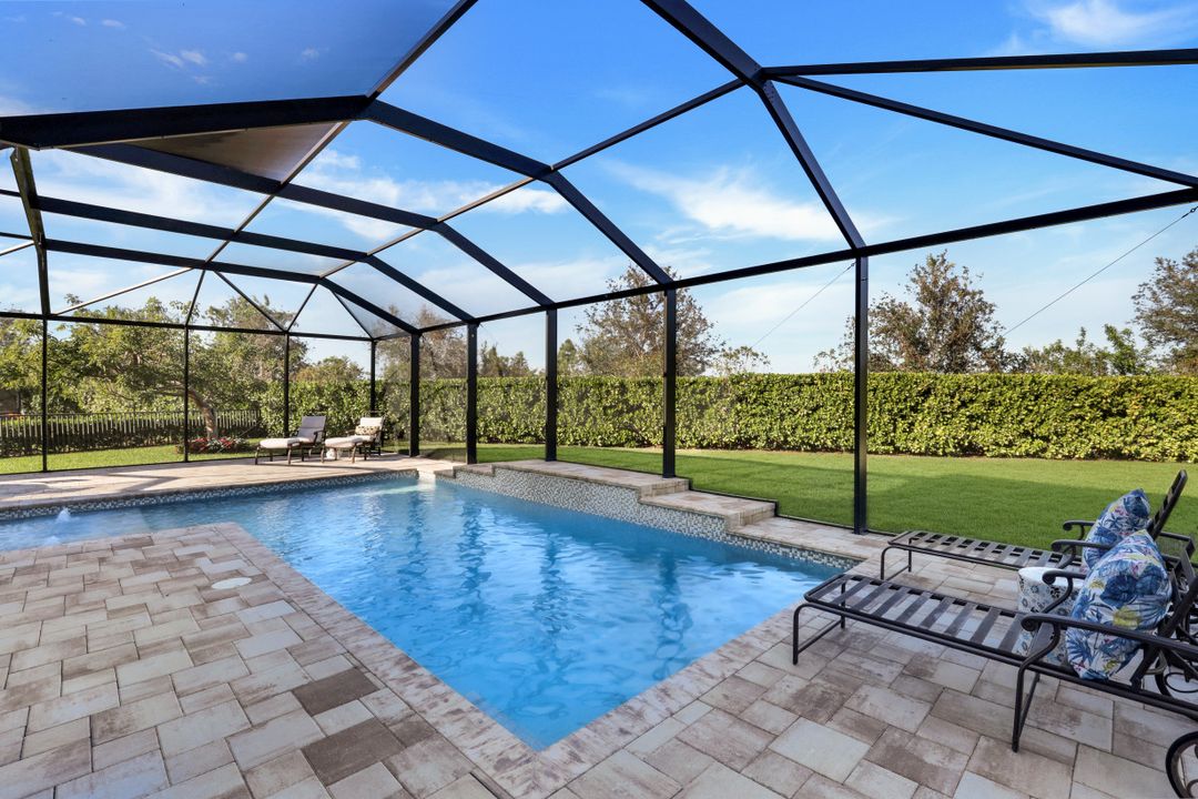 2827 Thunder Bay Circle, Naples, FL 34119