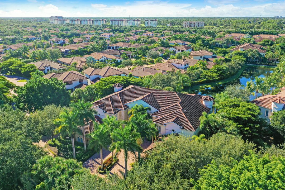 2325 Residence Cir #201, Naples, FL 34105