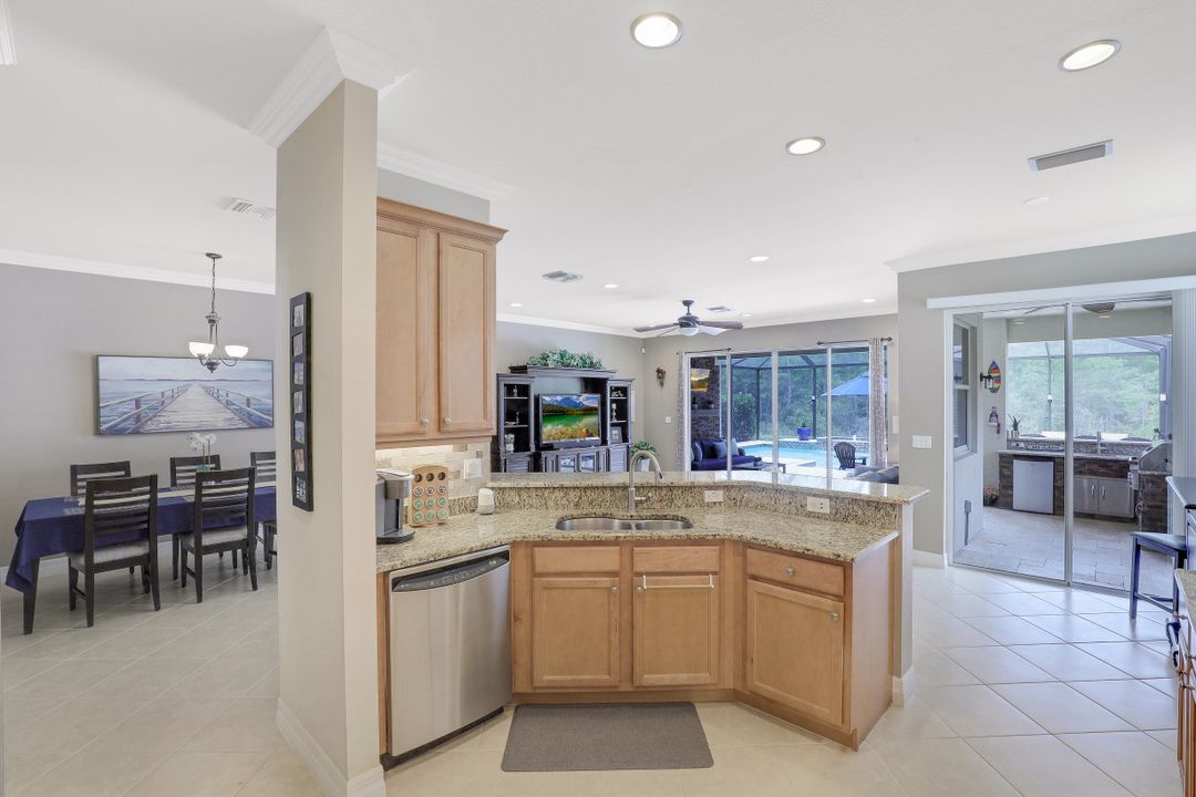 10157 Silver Maple Ct, Fort Myers, FL 33913