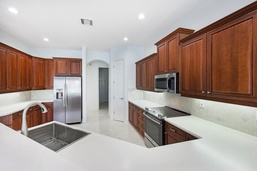 4899 Rustic Oaks Cir, Naples, FL 34105