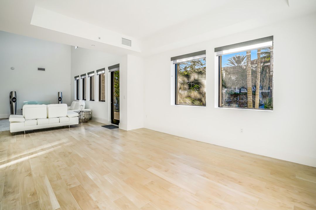 1035 3rd Ave S #105, Naples, FL 34102