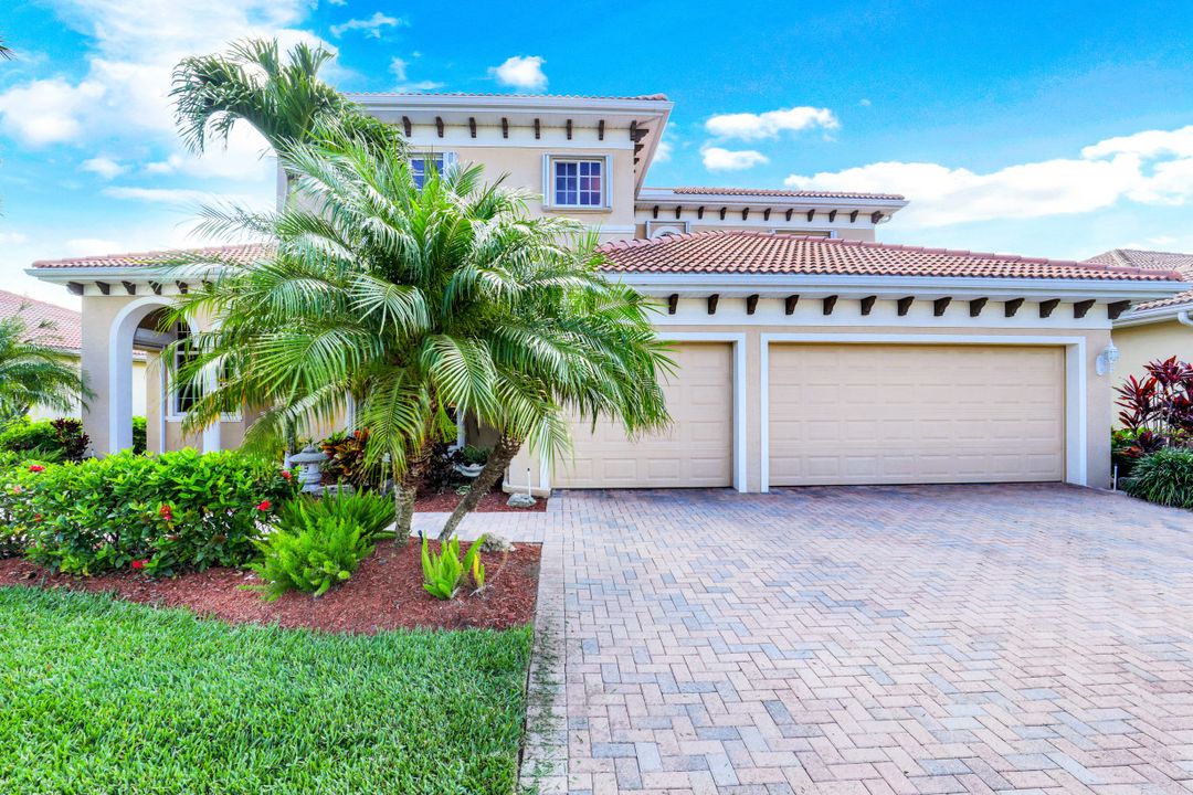 8709 Paseo De Valencia St, Fort Myers, FL 33908